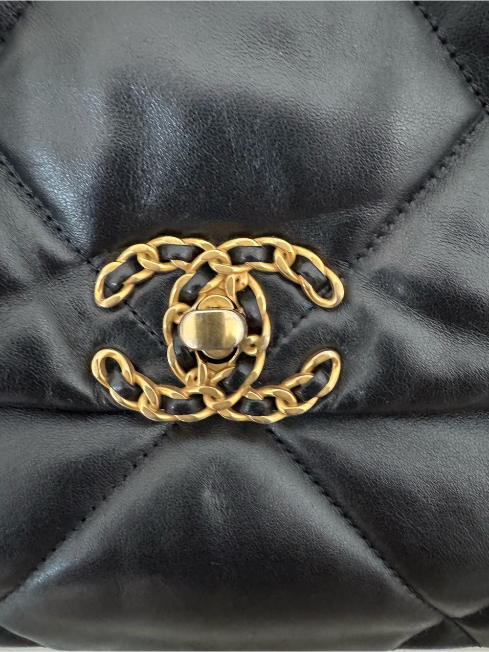 Chanel 19 Black Quilted Lambskin Shoulder Bag with Two-tone Hardware - Picture 5 of 7